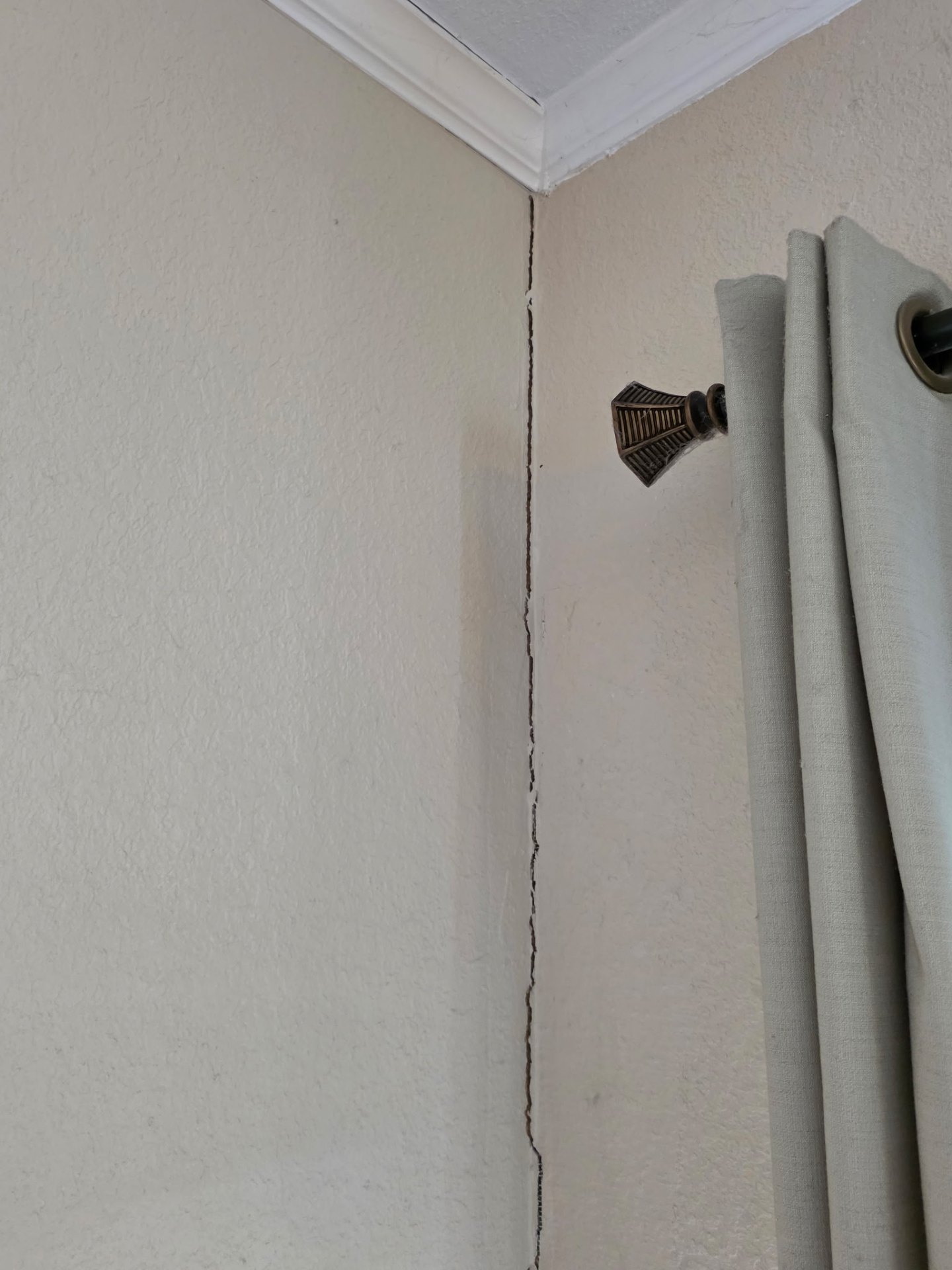 Crack running through an interior wall of a mobile home